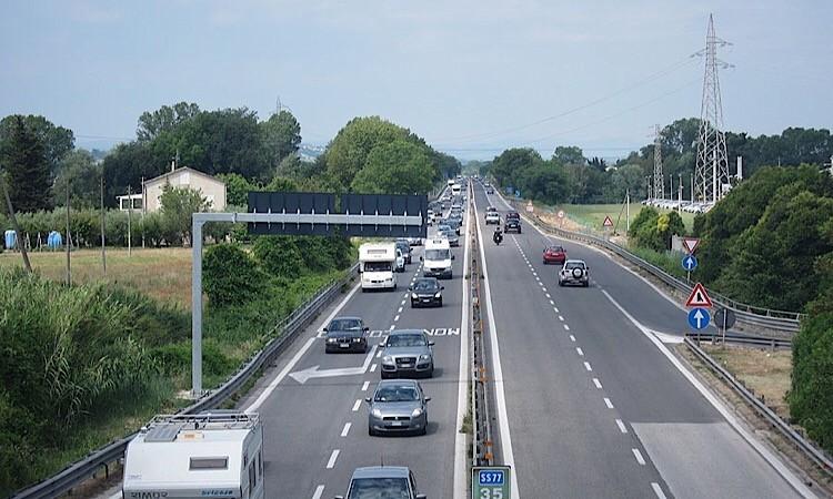 2 giugno: traffico delle grandi occasioni stamattina in superstrada