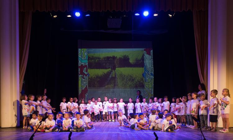 Macerata, la scuola dell’infanzia “Mameli” dedica lo spettacolo di fine anno a Caldarola