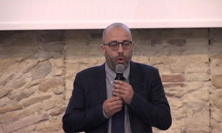 Il Consiglio regionale delle Marche dona alle scuole computer e monitor Il Consiglio regionale delle Marche dona alle scuole computer e monitor