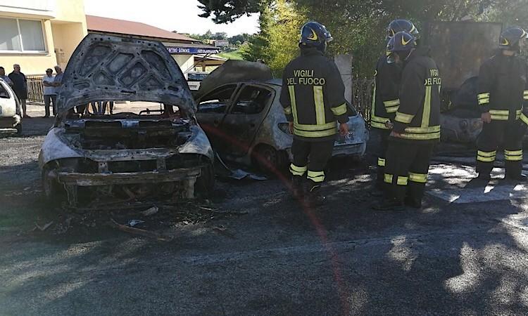 Monte San Giusto, scontro tra auto: scoppia l'incendio e muore un anziano