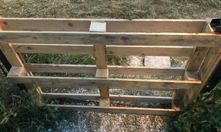 Quartiere Pace: il cancello dello sgambatoio se lo fanno i cittadini
