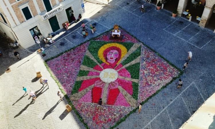 Montelupone, Infiorata artistica tra tradizione e modernità