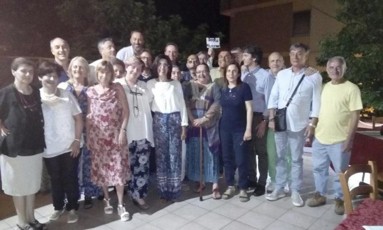Cena di classe dopo 45 anni, a Macerata si incontrano i vecchi compagni della "Castelfidardo"