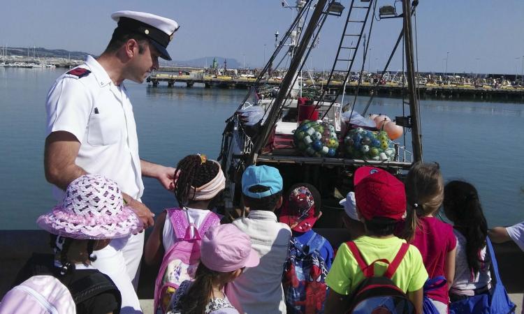 I bambini della Scuola dell'infanzia “Via dei Sibillini” di Macerata alla scoperta del mare