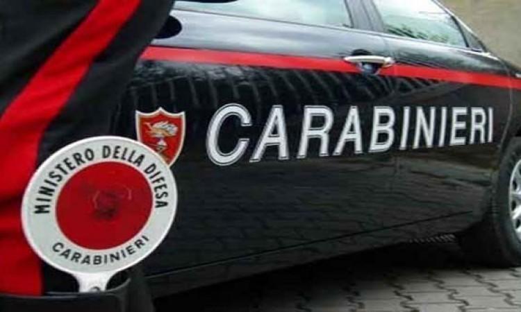 Civitanova: auto rubata, coltello proibito e banconote false, denunciato un ventenne