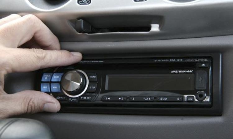 Potenza Picena: compra autoradio su internet ma è una truffa