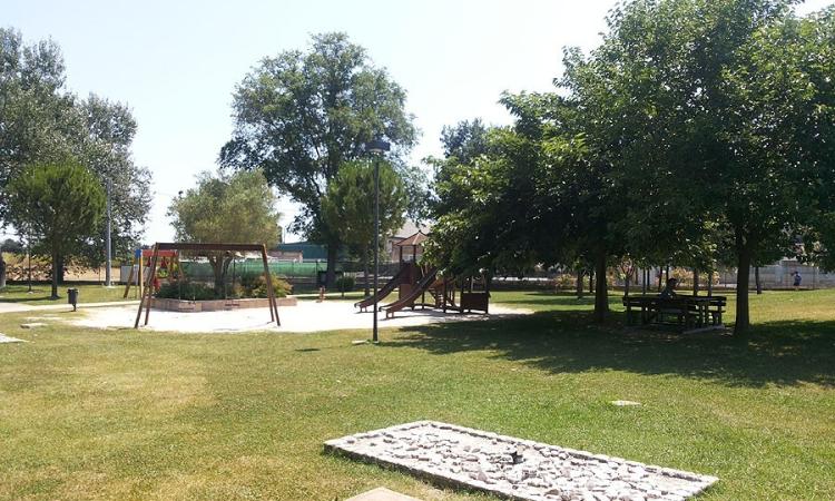 Montecosaro, zingari al parco dell'Annunziata tra feci sui giochi e velate minacce