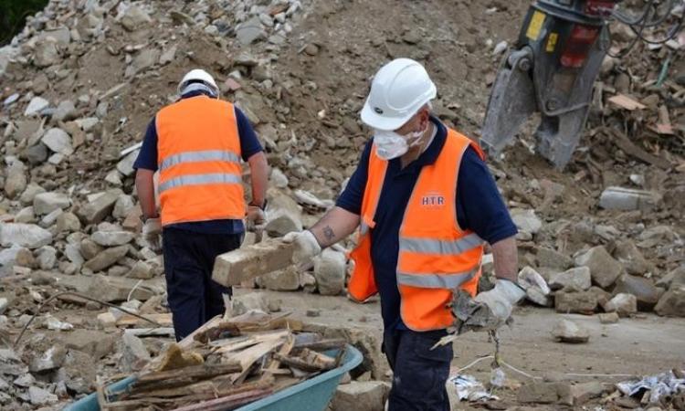 Macerie, oltre un milione di tonnellate da rimuovere