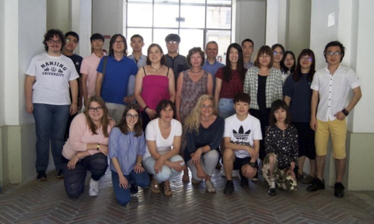 Dalla Cina allo Sferisterio: studenti cinesi della scuola "Italiano & Co." sul palco di Macerata Opera Festival