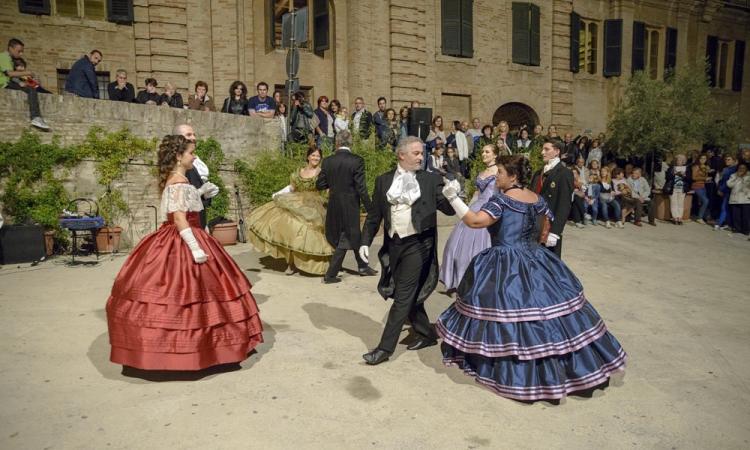 Recanati, per "I giorni del Giovane Favoloso" torna il gran ballo dell'800