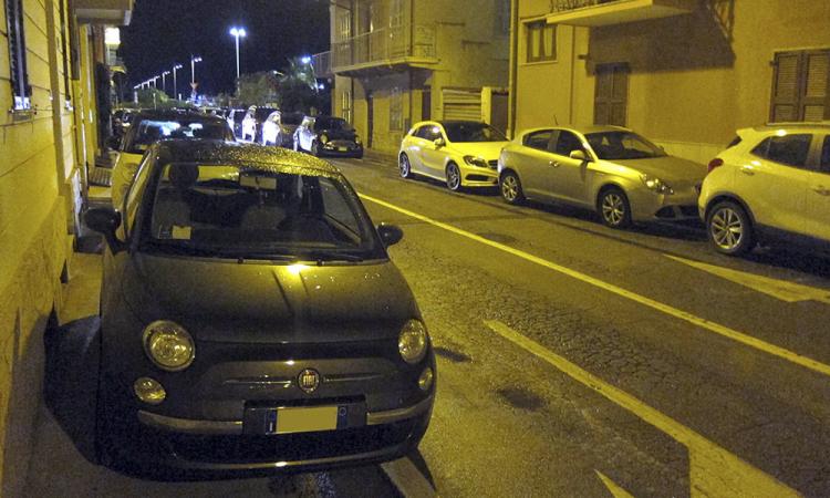 Civitanova, al popolo della movida piace il parcheggio... creativo