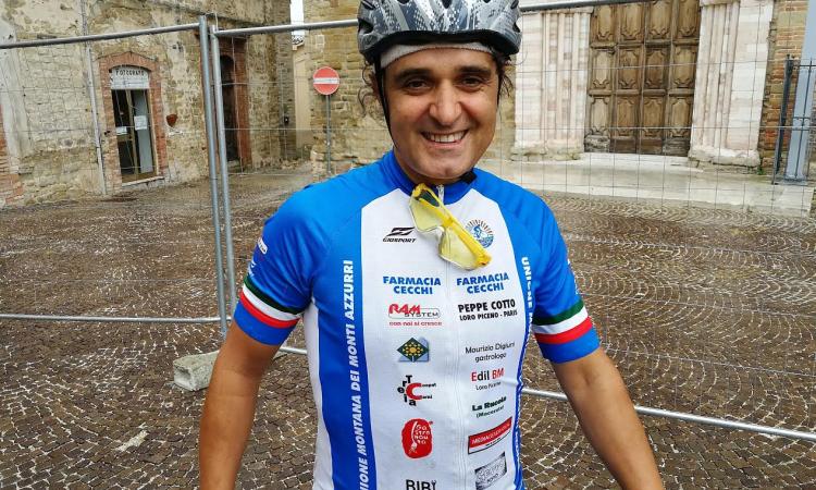 Peppe Cotto in bici fino a Parigi per sostenere le zone terremotate - VIDEO