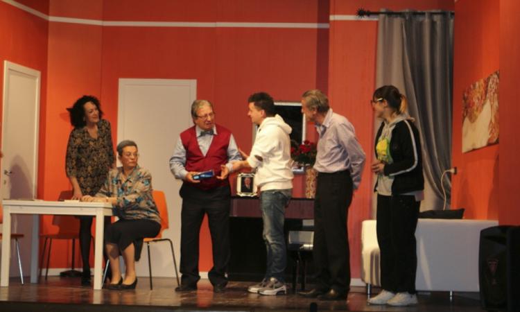 "Tutta colpa de lu vusciu dell'ozono" apre la decima edizione della rassegna dialettale "Teatro 'mpertinende"
