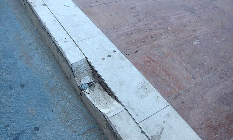 Civitanova, solo lievi danni alla ciclabile dopo il passaggio del camion