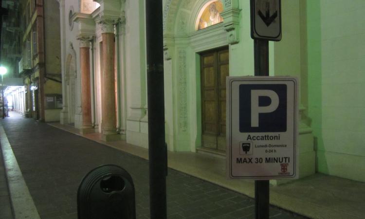Macerata, in città spuntano parcometri per accattoni