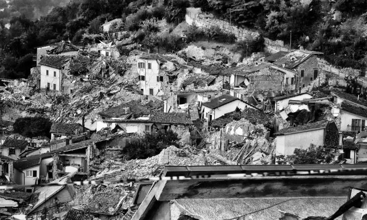 Terremoto, I soldi degli sms solidali per una pista ciclabile. No grazie