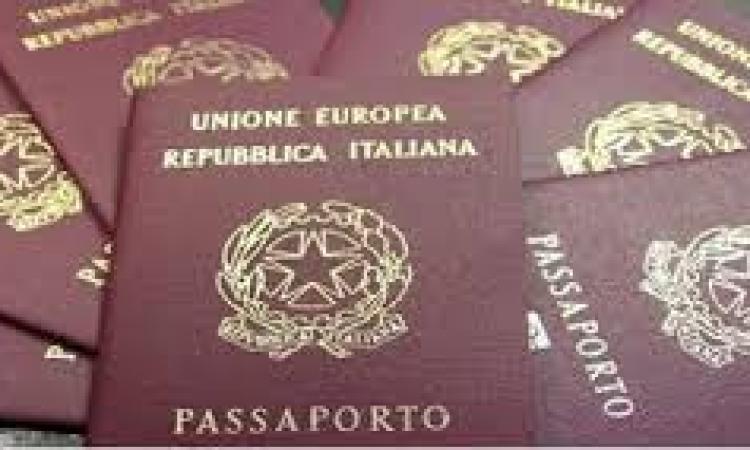 Arrestato cittadino pakistano con passaporto falso