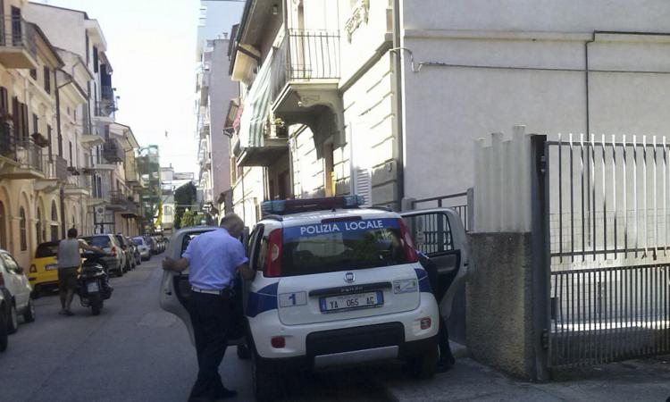 Moto contro bici a Civitanova: in due finiscono all'ospedale