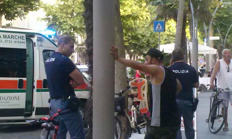 Civitanova, rissa in pieno centro: la polizia identifica due magrebini