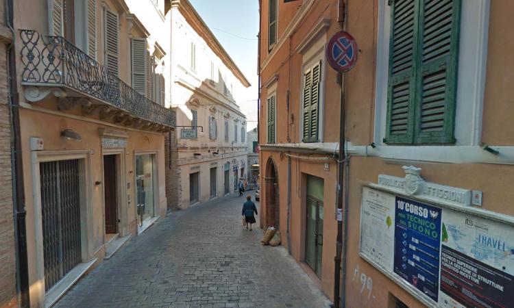 Macerata, stop alla viabilità per lavori in via Tommaso Lauri
