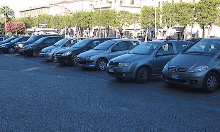 Civitanova, raffica di multe per la sosta, tranne in piazza