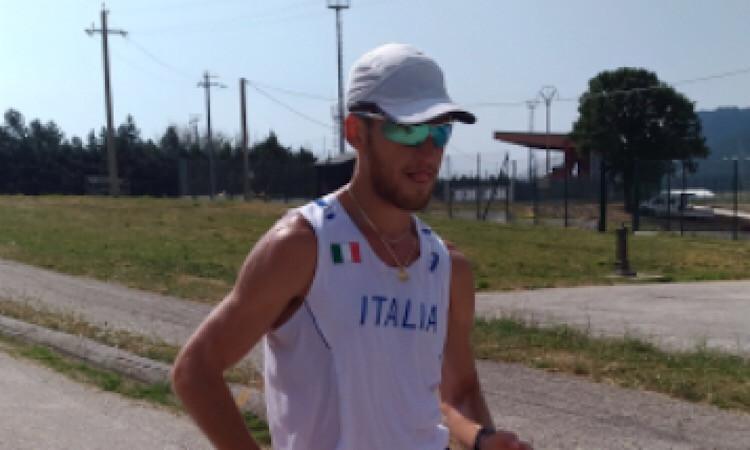 Il marciatore maceratese Antonelli riceve dal Coni la medaglia di bronzo per il valore atletico