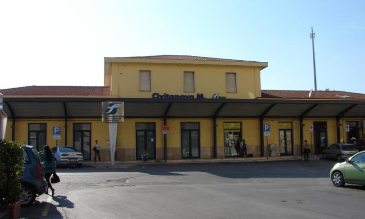 Dormono in auto vicino alla stazione di Civitanova: in manette due nomadi pregiudicati