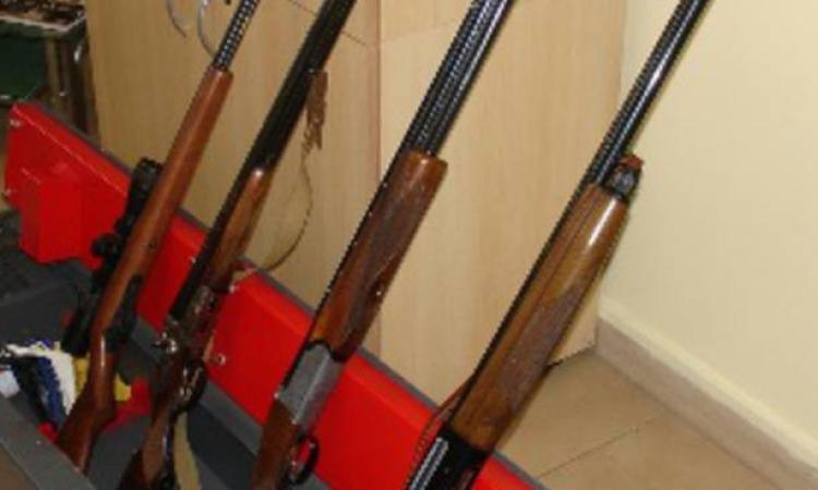 Furto in abitazione a Civitanova: rubati anche due fucili