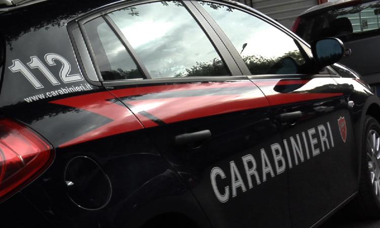 Le telecamere smascherano le autrici di un furto in un supermarket: ricercate due donne di 26 e 29 anni