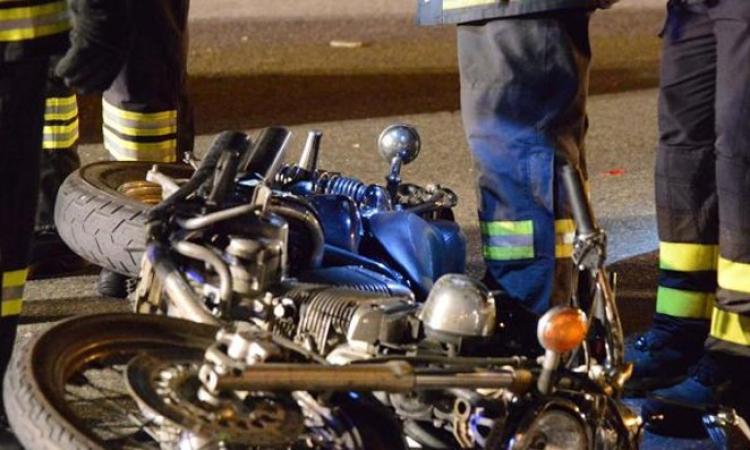 Tragedia a Serravalle: 26enne in moto sbanda e muore