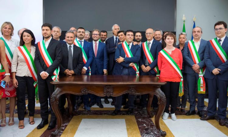 "Sport e periferie", firmata la convenzione a Roma. In arrivo 1 milione e 200 mila euro per il Palasport di Recanati