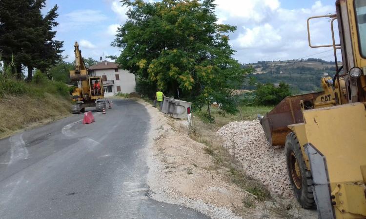 La Provincia apre un altro cantiere: è iniziata la sistemazione della frana sull'Apirese