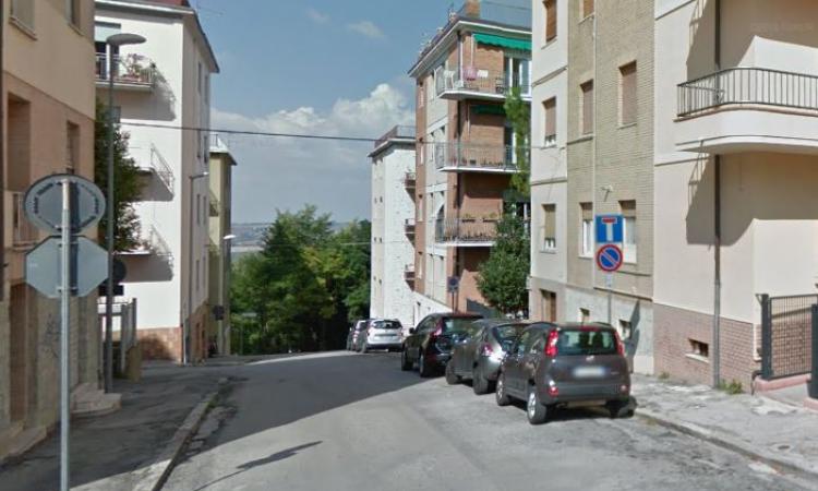 "Tute bianche e porte sigillate: cosa è successo quattro mesi fa nell'appartamento di via Palmarini?": i condomini chiedono risposte al Gus
