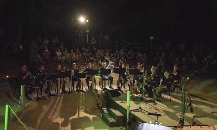 Una notte di San Lorenzo unica per Pieve Torina: la musica fa rivivere il borgo distrutto dal terremoto