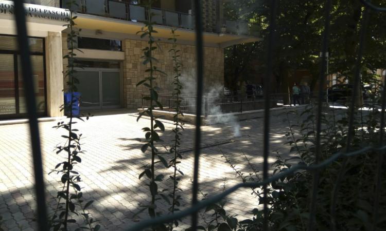 Tolentino, fumo da un tombino, intervengono i vigili del fuoco - VIDEO