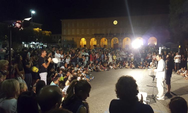 Vita Vita riempie gli spazi più belli di Civitanova e porta l’allegria tra gli spettatori