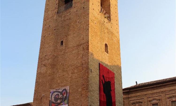 Fiber Art sulla Torre Civica di Recanati