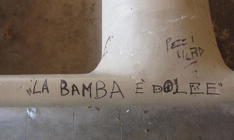 Civitanova, il lavatoio della città alta bersagliato da vandali e writers - FOTO