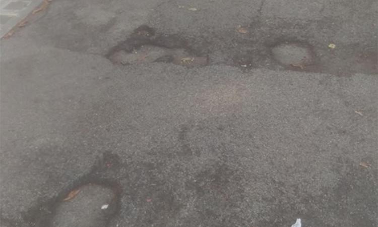 Macerata, strade e marciapiedi disastrati. Dopo l'ennesima caduta, appello dal web