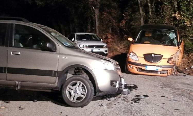 Macerata, scontro fra una Y e una Panda: in sei finiscono all'ospedale