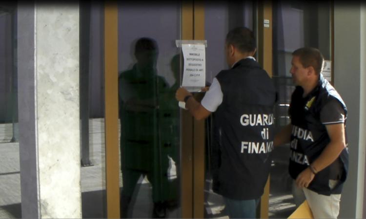 Muccia, centro commerciale a rischio crollo sequestrato dalla Finanza di Camerino - VIDEO -