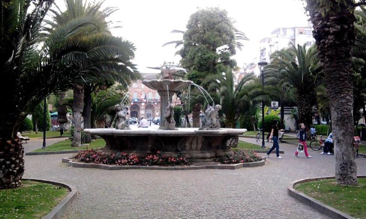 Sorpresi dai carabinieri a rubare nel chiosco dei giardini, riescono a scappare con parte del bottino