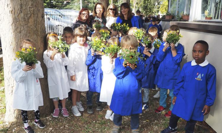 Inaugurata la nuova "aula verde all'aperto" per i bambini delle elementari di Castelraimondo