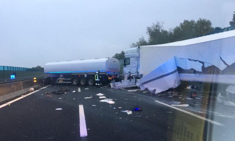 Riaperta la A14 fra Porto Recanati e Civitanova: tre feriti trasportati a Torrette