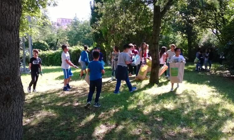 “Puliamo il Mondo”, la campagna di Legambiente fa tappa nelle scuole di San Severino