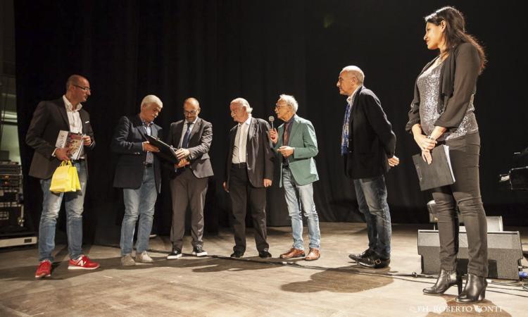 Camerino, sold out per Gino Paoli: "Siete persone dall'animo coriaceo, ce la farete" - FOTO