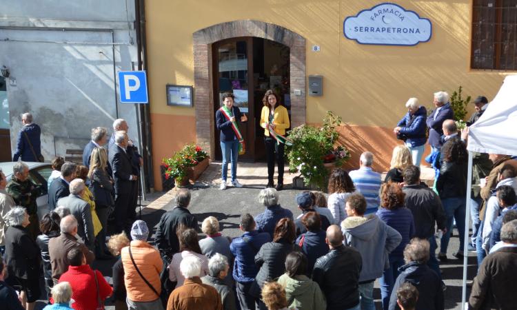 Serrapetrona, inaugurata la nuova farmacia nel centro storico