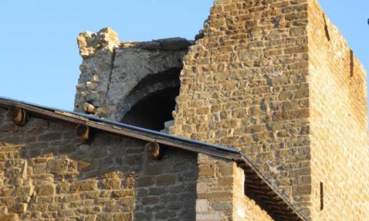 San Francesco a Pontelatrave, un tesoro in disfacimento: mai coperto il campanile crollato, l'acqua penetra ovunque