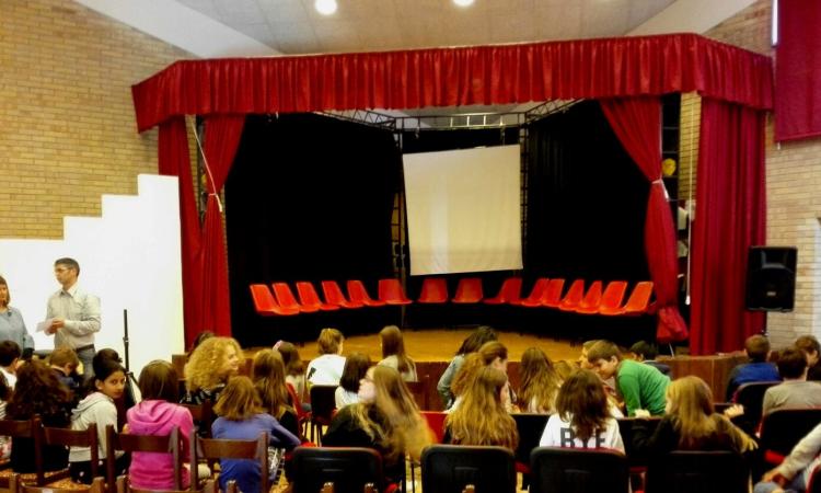 L'Avis dona un nuovo pc portatile ai ragazzi della scuola media di Montelupone