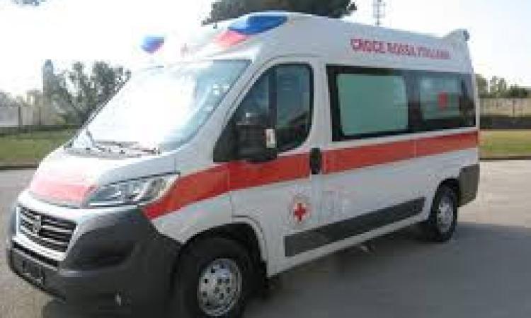 Incidente a Montefiore: donna perde il controllo dell'auto e finisce fuori strada